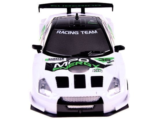 Radio-ohjattava auto Drift Car 1:24 2,4GHz valkoinen Nissan GT-R hinta ja tiedot | Poikien lelut | hobbyhall.fi