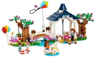 LEGO Friends Park Heartlake Klocks 41447 hinta ja tiedot | LEGOT ja rakennuslelut | hobbyhall.fi