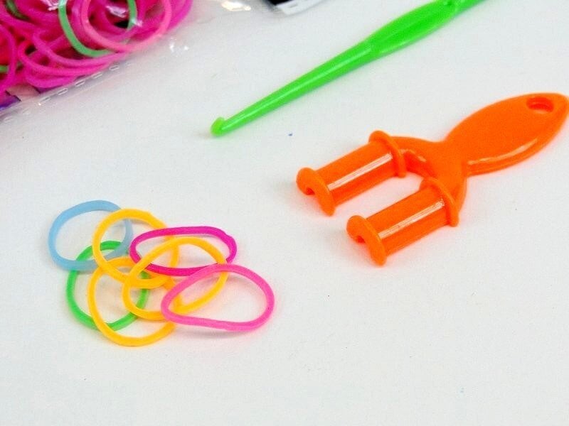 Punontakumit 300 kpl neon Colorful Loom Bands hinta ja tiedot | Kehittävät lelut | hobbyhall.fi