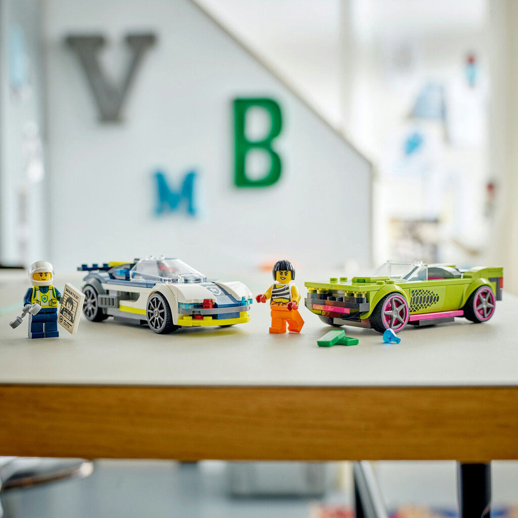 60415 LEGO® City Poliisiauto ja muskeliauton takaa-ajo hinta ja tiedot | LEGOT ja rakennuslelut | hobbyhall.fi
