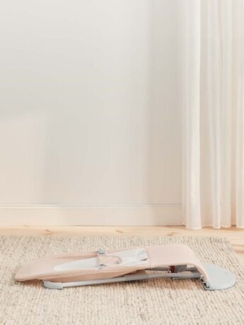 Sitteri Babybjörn Balance soft mesh, 005142, pearly pink/white hinta ja tiedot | Sitterit | hobbyhall.fi