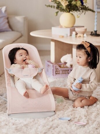 Sitteri Babybjörn Balance soft mesh, 005142, pearly pink/white hinta ja tiedot | Sitterit | hobbyhall.fi