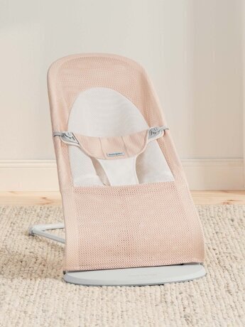 Sitteri Babybjörn Balance soft mesh, 005142, pearly pink/white hinta ja tiedot | Sitterit | hobbyhall.fi