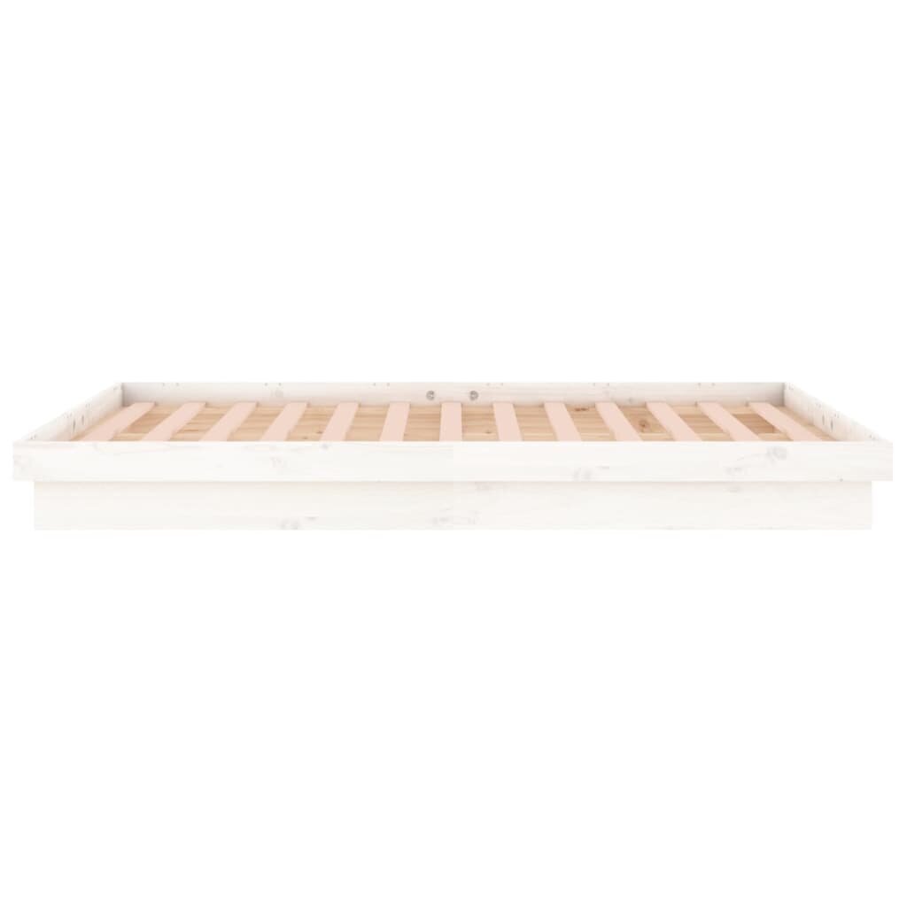 vidaXL Sängynrunko LED valkoinen 135x190 cm 4FT6 täysi puu hinta ja tiedot | Sängyt | hobbyhall.fi