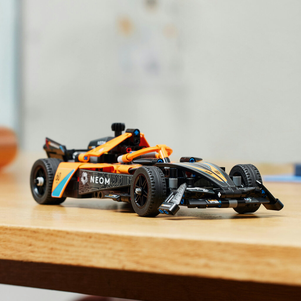 42169 LEGO® Technic NEOM McLaren Formula E -kilpa-auto hinta ja tiedot | LEGOT ja rakennuslelut | hobbyhall.fi