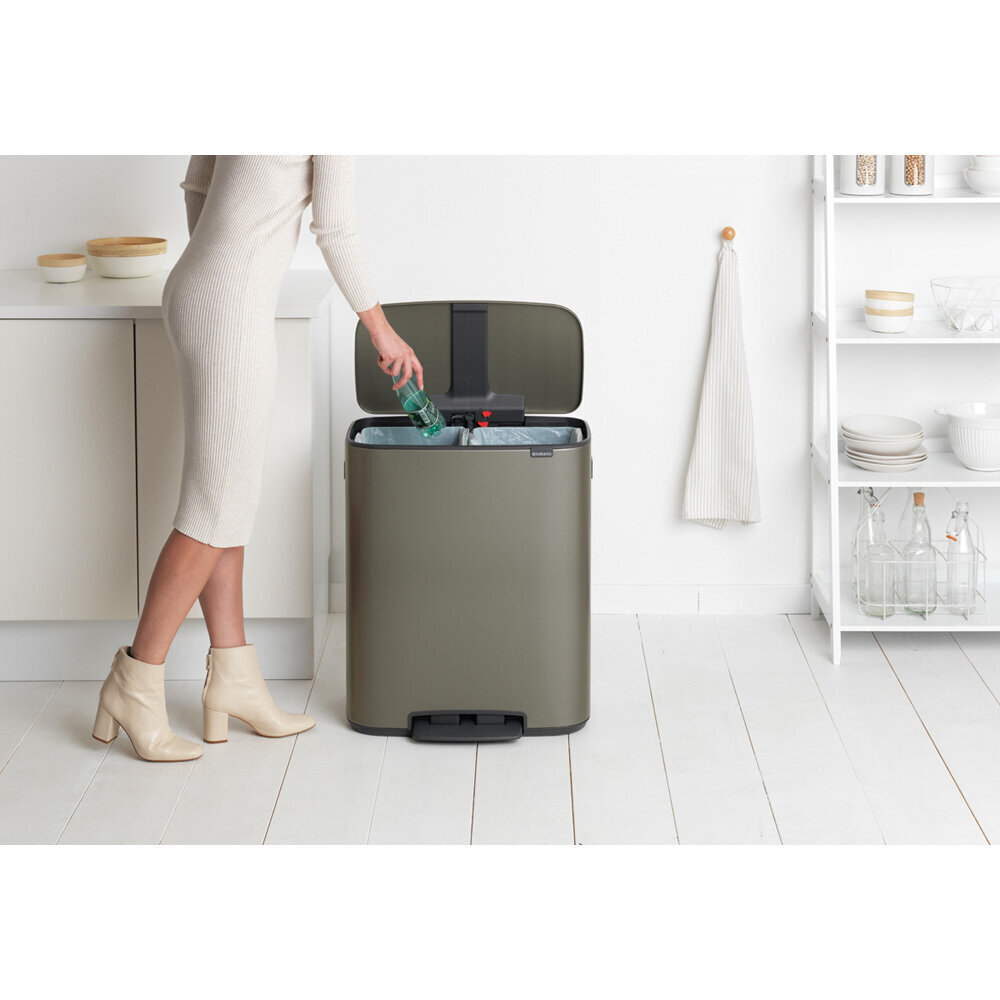 Brabantia Bo -roska-astia jalkapolkimella, 2 x 30 l, Platinum hinta ja tiedot | Roska-astiat | hobbyhall.fi