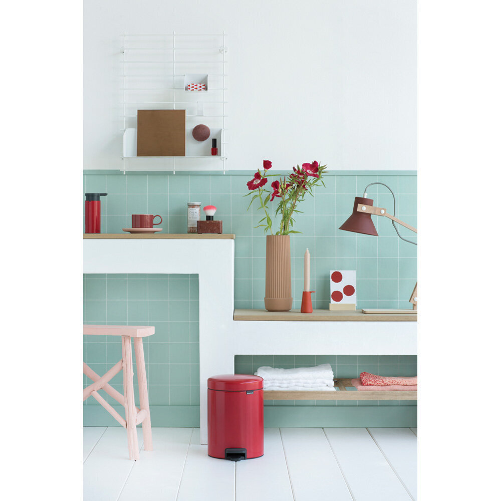 Brabantia NewIcon Poljinroska-astia 5L, Passion Red hinta ja tiedot | Roska-astiat | hobbyhall.fi