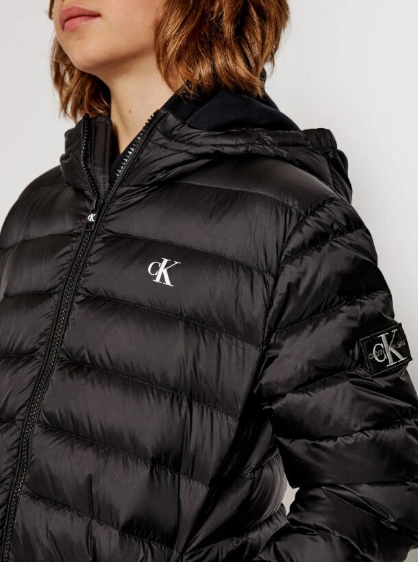 Calvin Klein kevät/syystakki pojille, musta, CK Light Down Jacket IB0IB00554 BEH hinta ja tiedot | Poikien takit | hobbyhall.fi