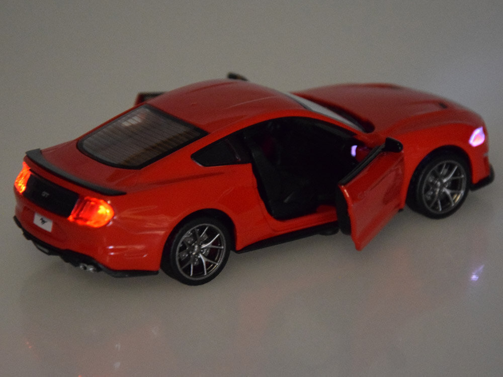 Metallinen automalli - Ford Mustang GT, punainen hinta ja tiedot | Poikien lelut | hobbyhall.fi