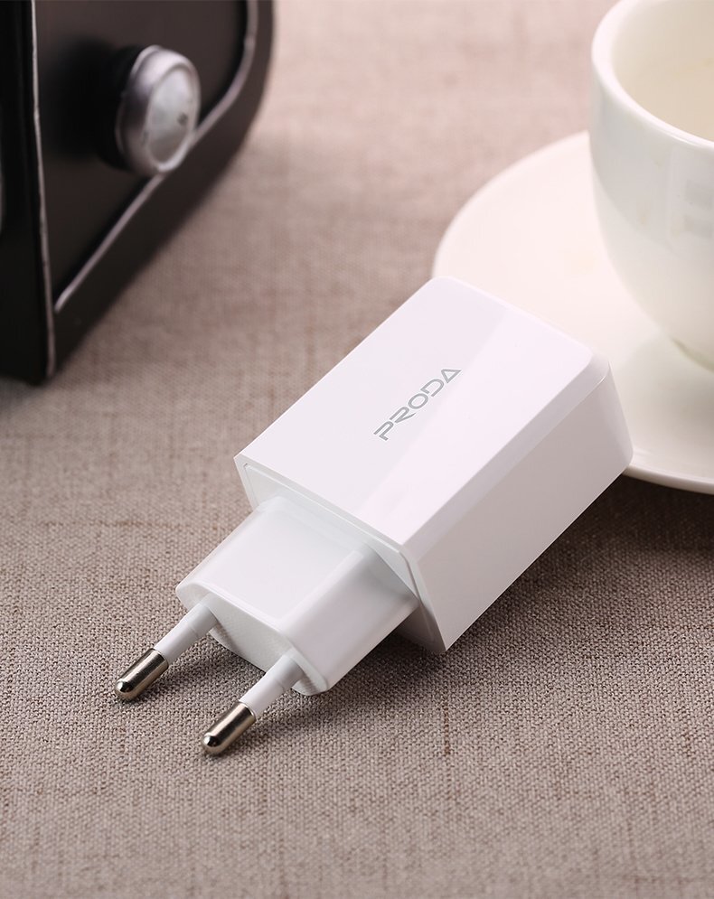 Charger Proda PD-A22 with 2 USB connector + Lightning 2.1A white hinta ja tiedot | Puhelimen laturit | hobbyhall.fi