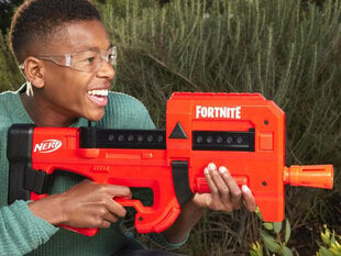 Hasbro Nerf Elite Fortnite Compact SMG Launcher hinta ja tiedot | Poikien lelut | hobbyhall.fi