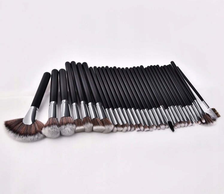 LARGE SET OF BRUSHES MEIKKIharjat 250 32 kpl Valmistaja muu merkki