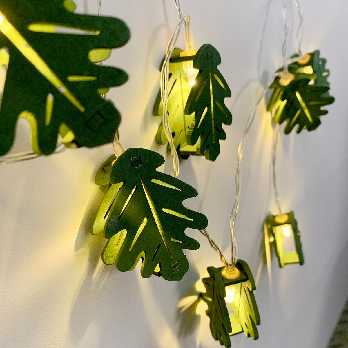 LED-seppele loistaa vihreillä lehdillä 10 kpl lämmintä Valopisteiden määrä Jopa 10
